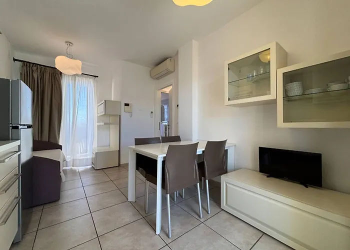 Flat With Swimming Pool And Balcony Bibione