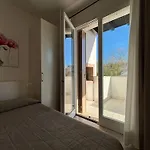Flat With Swimming Pool And Balcony Apartment *