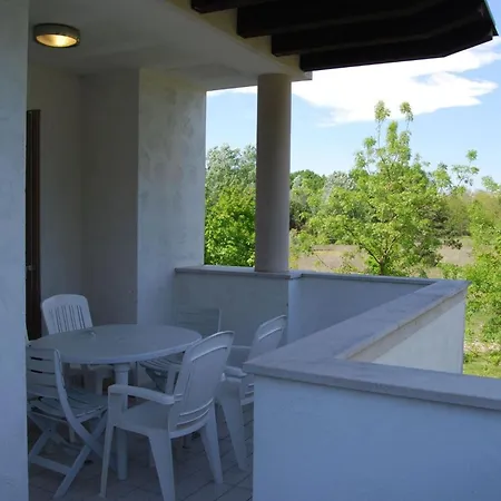 Flat With Swimming Pool And Balcony Lejlighed