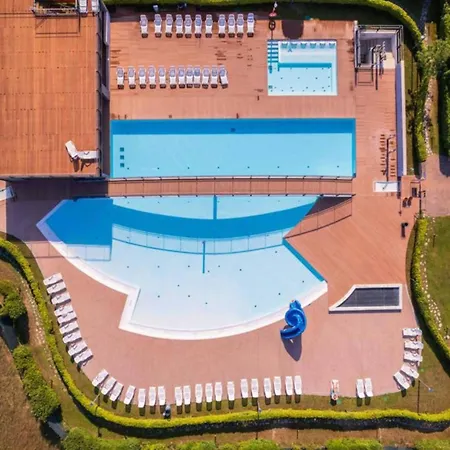 Relaxing Flat With Swimming Pool And Parking Lägenhet