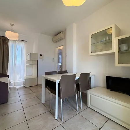 Flat With Swimming Pool And Balcony Bibione