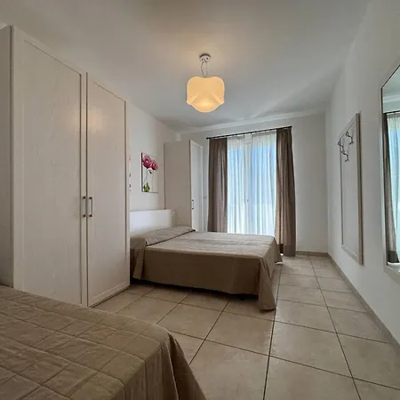 Flat With Swimming Pool And Balcony Lägenhet *