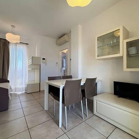 Relaxing Flat With Swimming Pool And Parking *