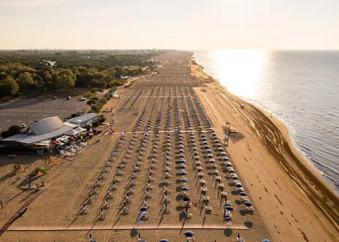 Flat With Swimming Pool And Balcony Lägenhet Bibione