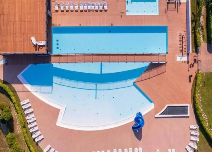 Flat With Swimming Pool And Balcony Lägenhet