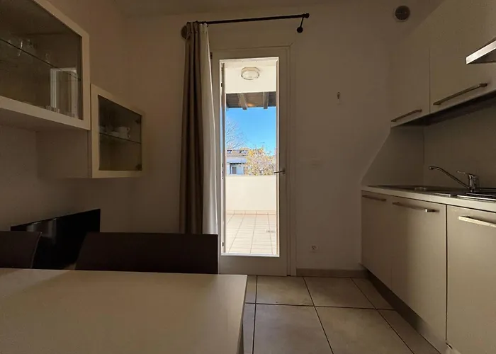 Flat With Swimming Pool And Balcony Lägenhet