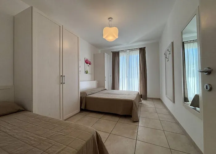 Flat With Swimming Pool And Balcony Lägenhet *