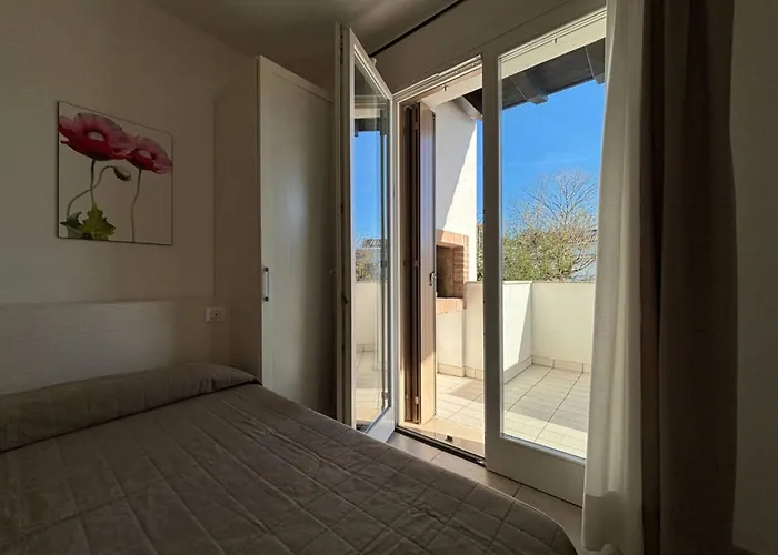 Flat With Swimming Pool And Balcony Apartment *